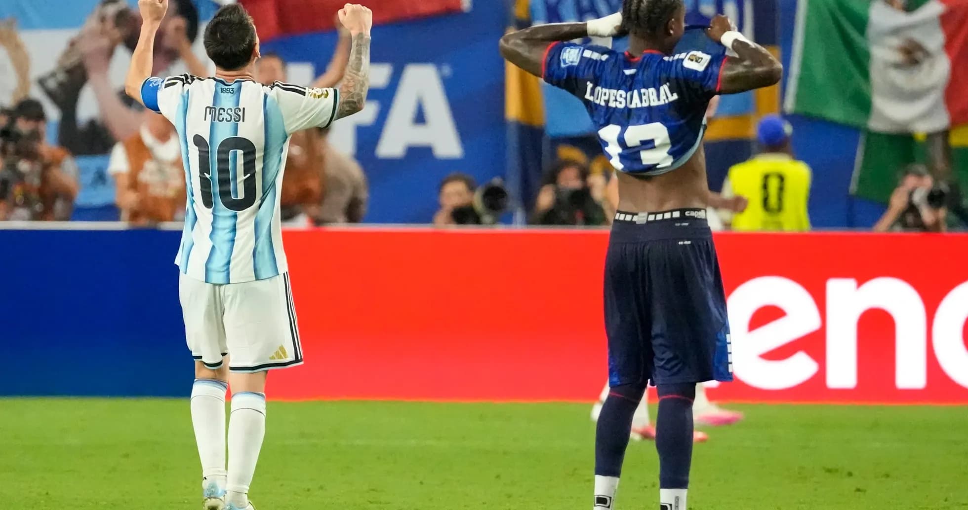 Lionel Messi celebra durante el partido Lionel Messi celebra durante el partido