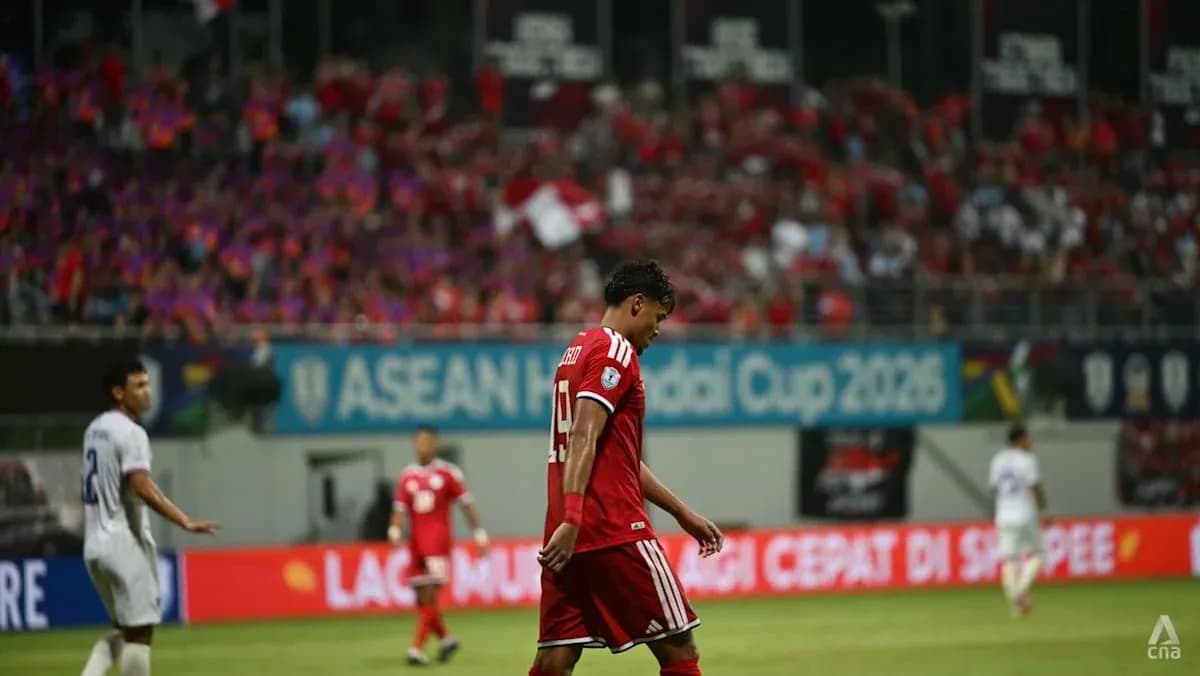 Jugador saliendo del campo durante el partido Jugador saliendo del campo durante el partido