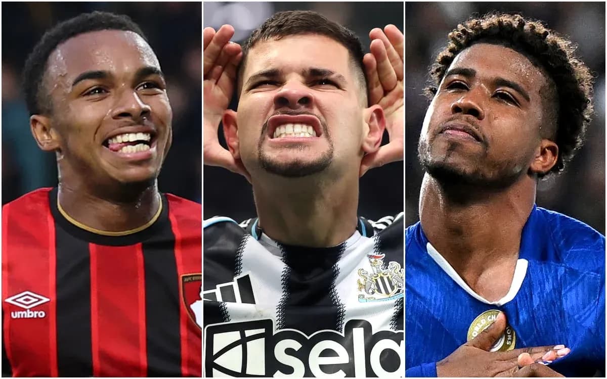 Tres jugadores celebrando en sus respectivos equipos Tres jugadores celebrando en sus respectivos equipos