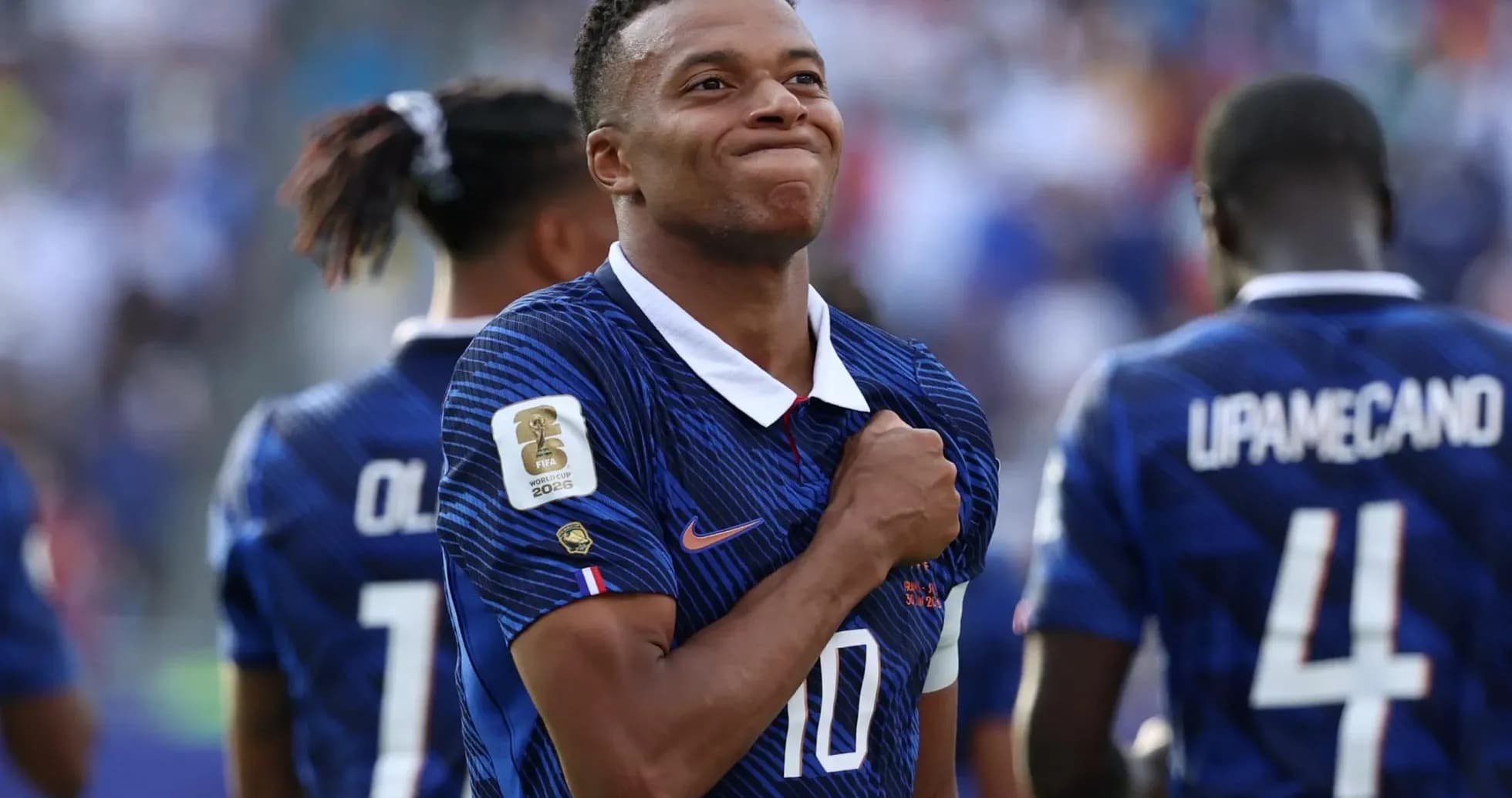 Kylian Mbappé celebrando durante el partido Kylian Mbappé celebrando durante el partido