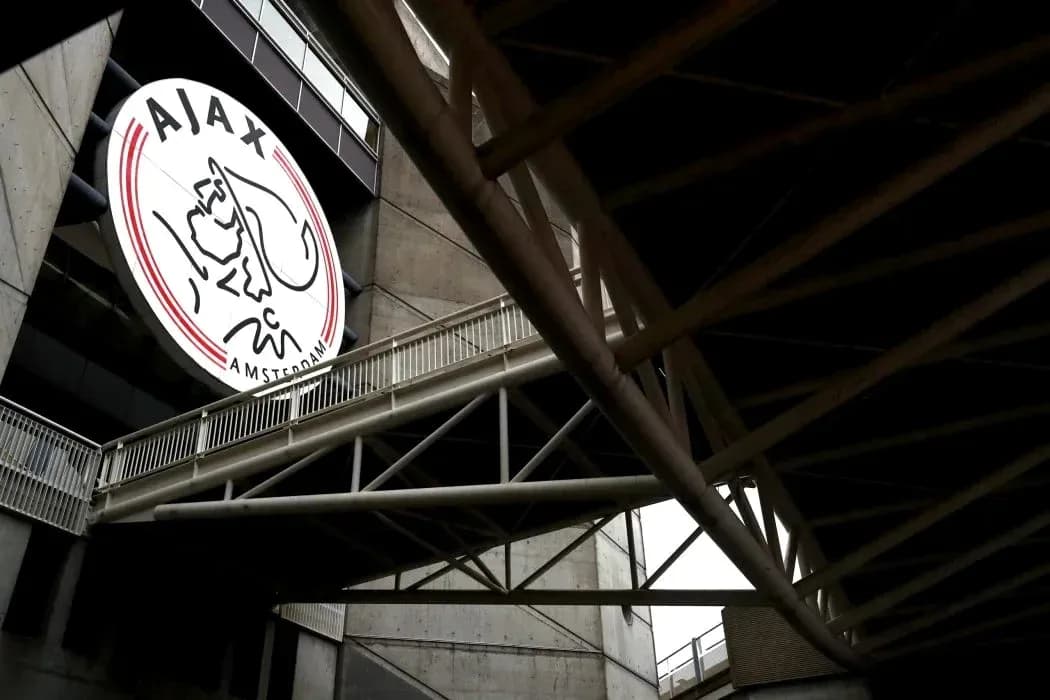 Logo de Ajax Amsterdam en el estadio Logo de Ajax Amsterdam en el estadio
