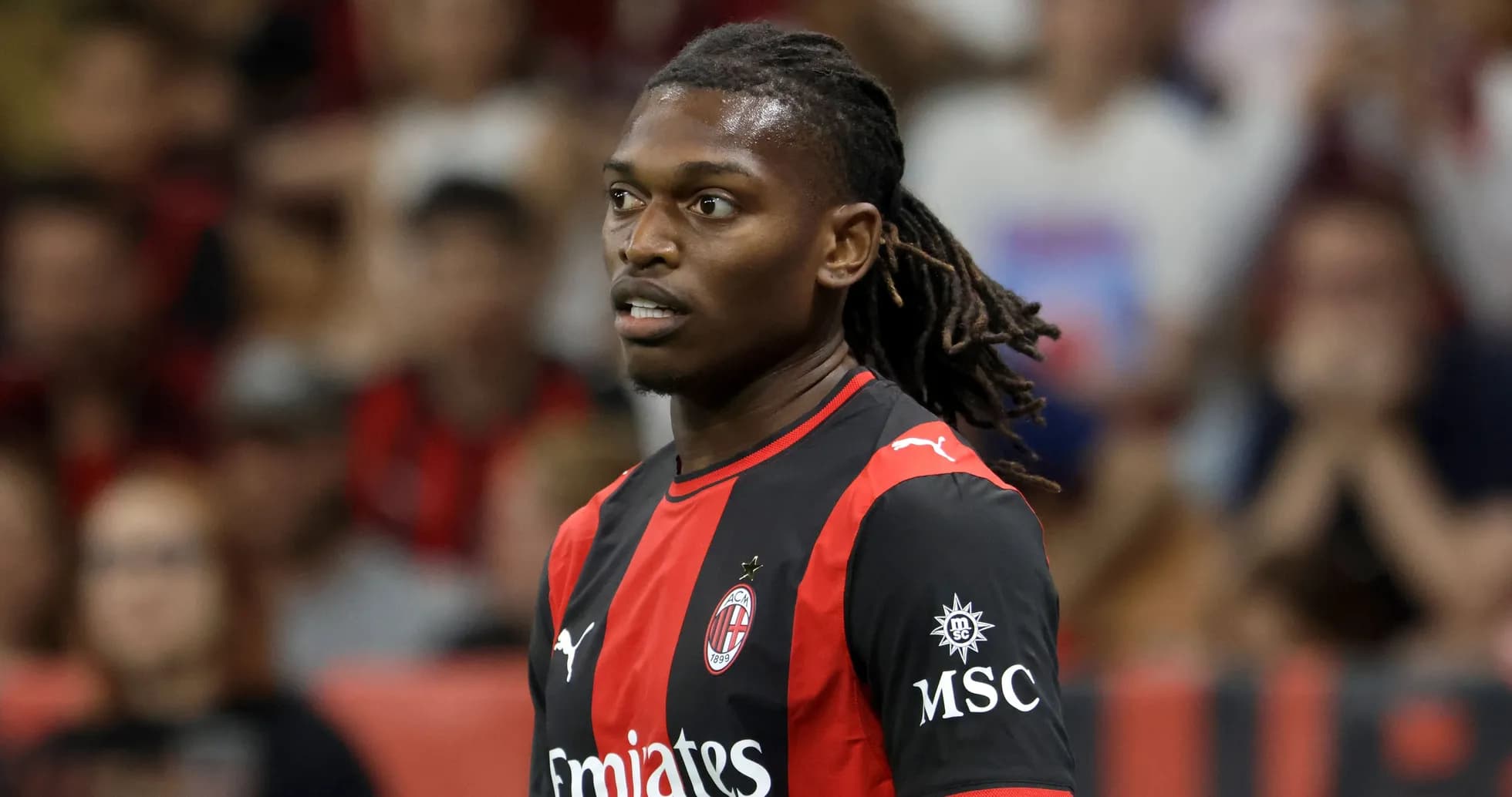 Jugador de AC Milan en acción durante el partido Jugador de AC Milan en acción durante el partido