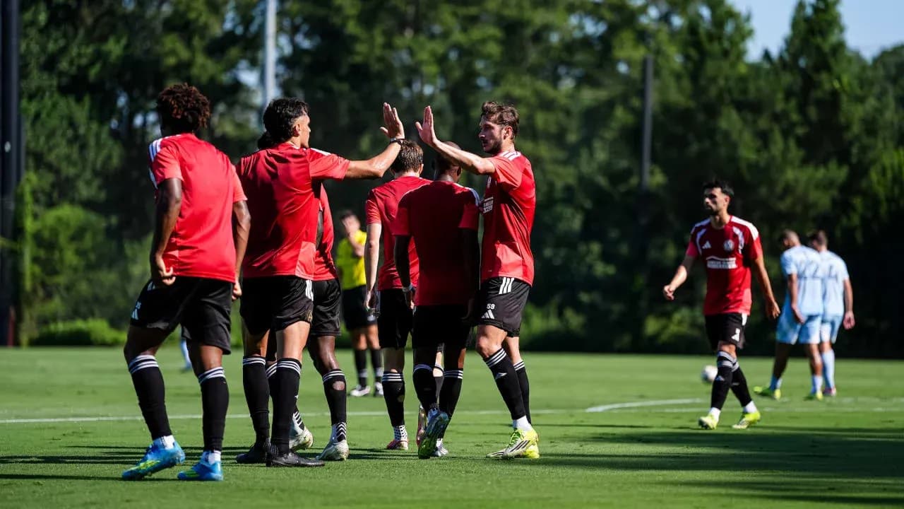 Jugadores de Atlanta United celebrando un gol Jugadores de Atlanta United celebrando un gol