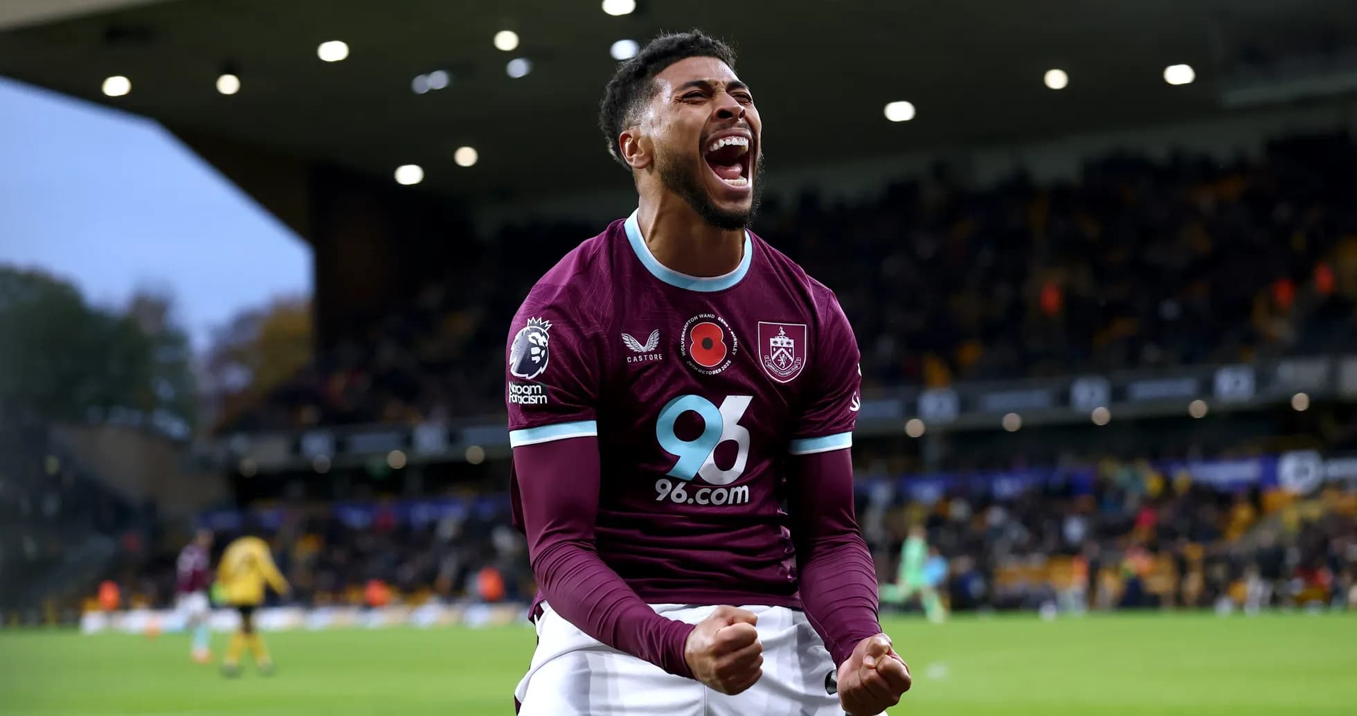 Jugador de Burnley celebra un gol Jugador de Burnley celebra un gol