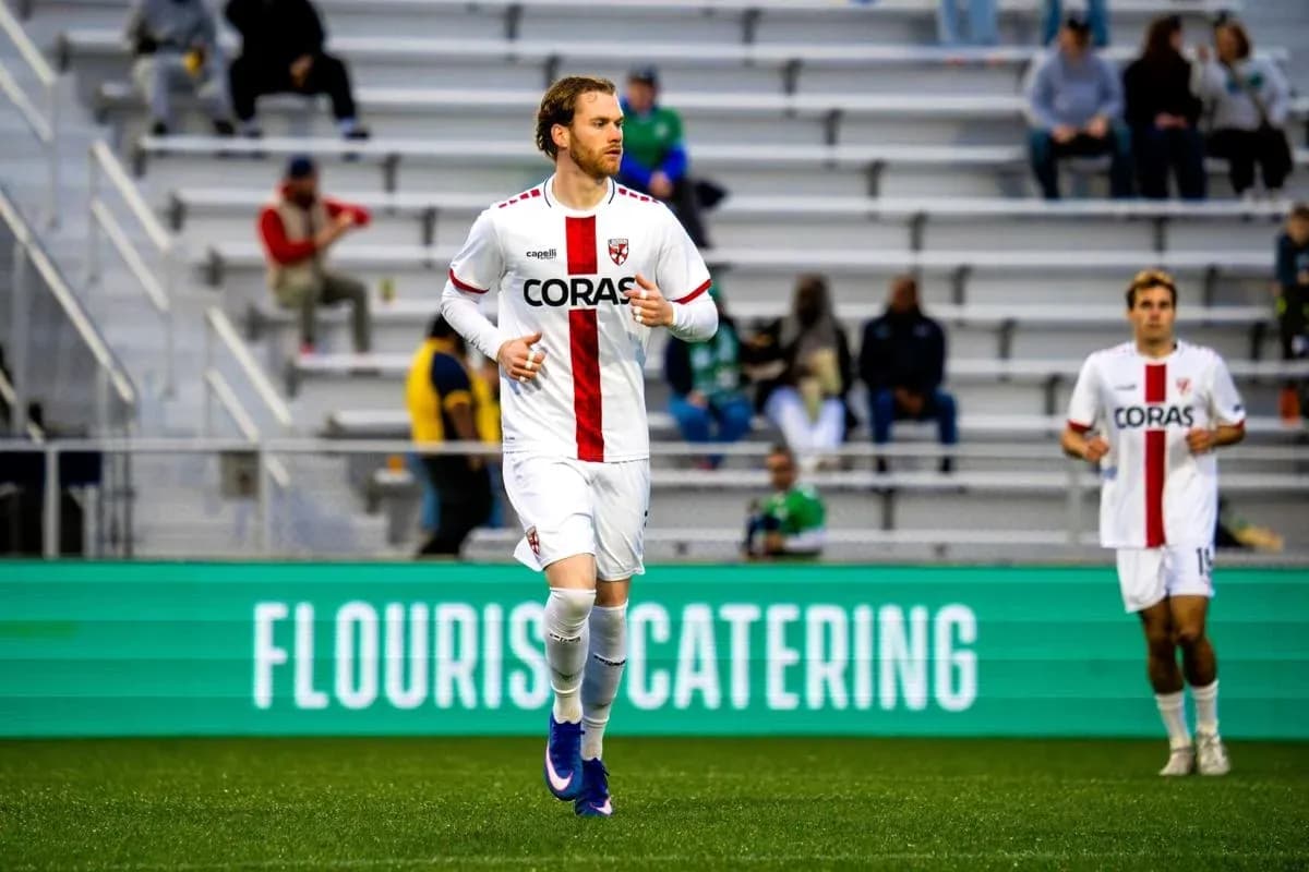 Jugador de Loudoun United en el campo Jugador de Loudoun United en el campo