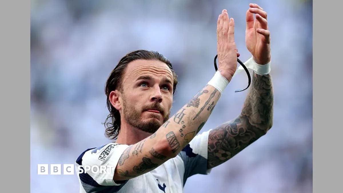 Jugador de Tottenham aplaudiendo a los aficionados Jugador de Tottenham aplaudiendo a los aficionados