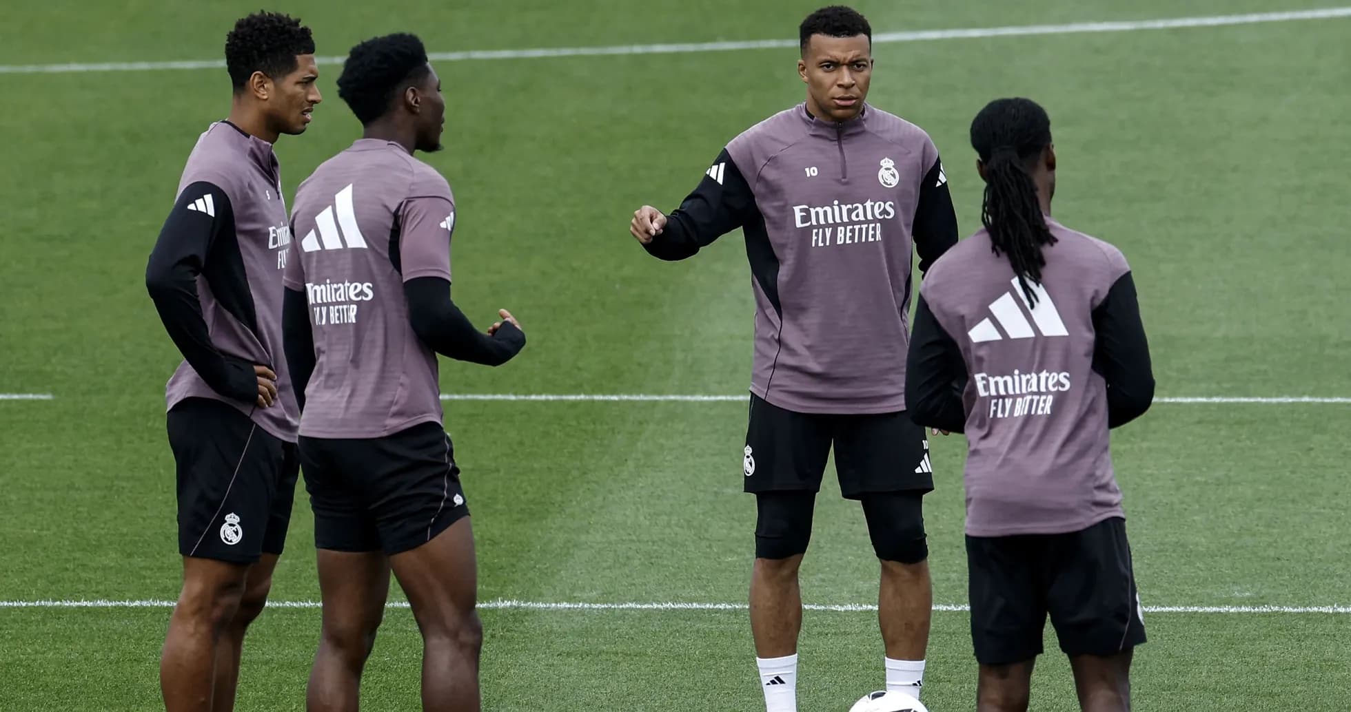 Cuatro jugadores de Real Madrid durante entrenamiento Cuatro jugadores de Real Madrid durante entrenamiento