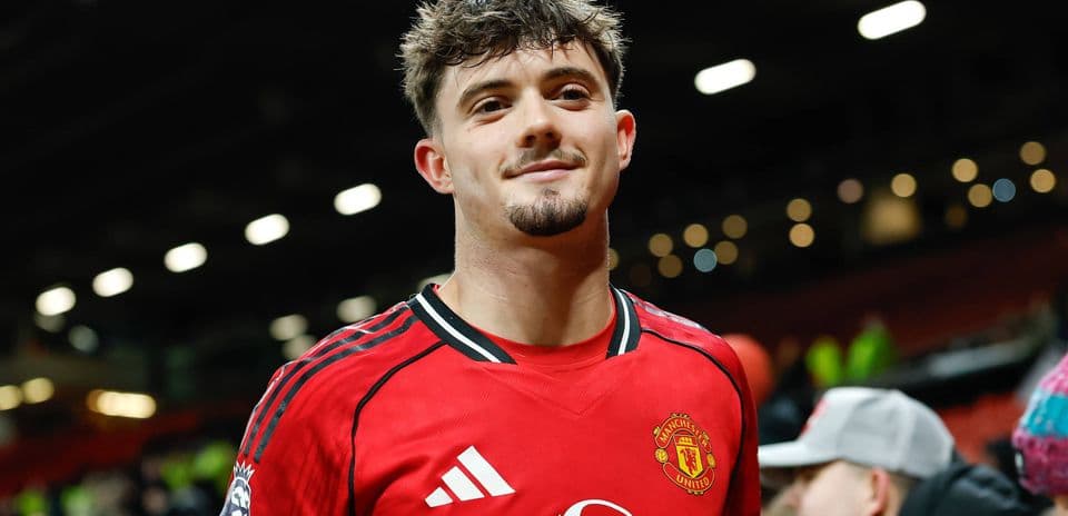 Sydney FC ficha al joven promesa de Manchester United, James Overy, que aspira a la selección australiana Sydney FC ficha al joven promesa de Manchester United, James Overy, que aspira a la selección australiana