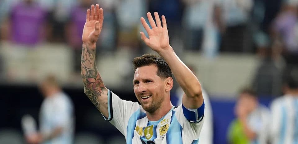 Lionel Messi amplía su ventaja en la Bota de Oro con gol tardío en la fase de grupos Lionel Messi amplía su ventaja en la Bota de Oro con gol tardío en la fase de grupos