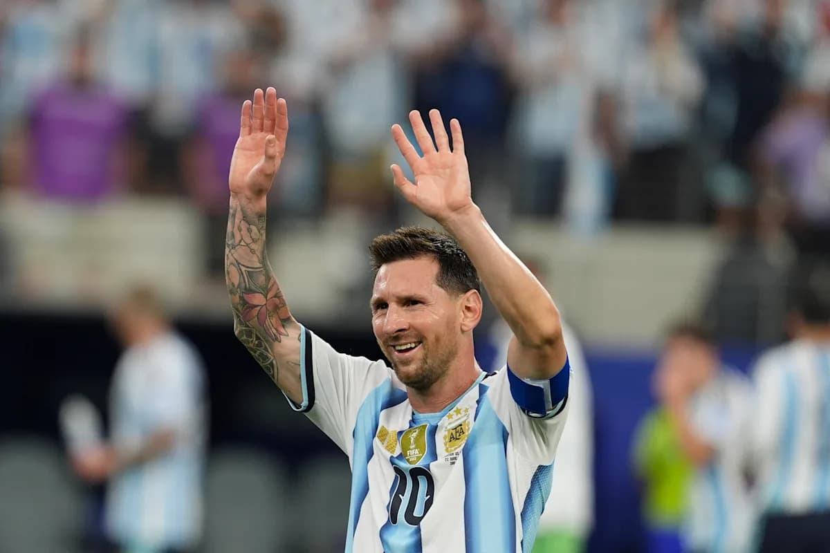 Lionel Messi amplía su ventaja en la Bota de Oro con gol tardío en la fase de grupos Lionel Messi amplía su ventaja en la Bota de Oro con gol tardío en la fase de grupos