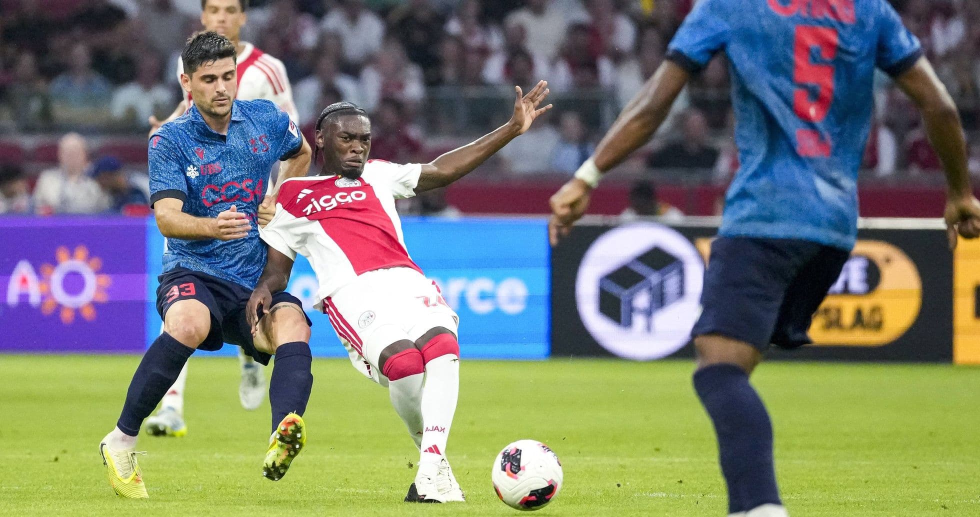 Rafael van der Vaart critica duramente al defensa Jorthy Mokio tras victoria de Ajax Rafael van der Vaart critica duramente al defensa Jorthy Mokio tras victoria de Ajax