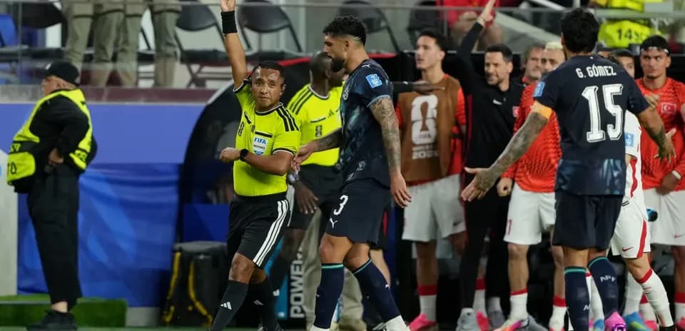 ¿Por qué cubrirse la boca es tarjeta roja en el Mundial? La polémica que cambió las reglas de FIFA para 2026 ¿Por qué cubrirse la boca es tarjeta roja en el Mundial? La polémica que cambió las reglas de FIFA para 2026
