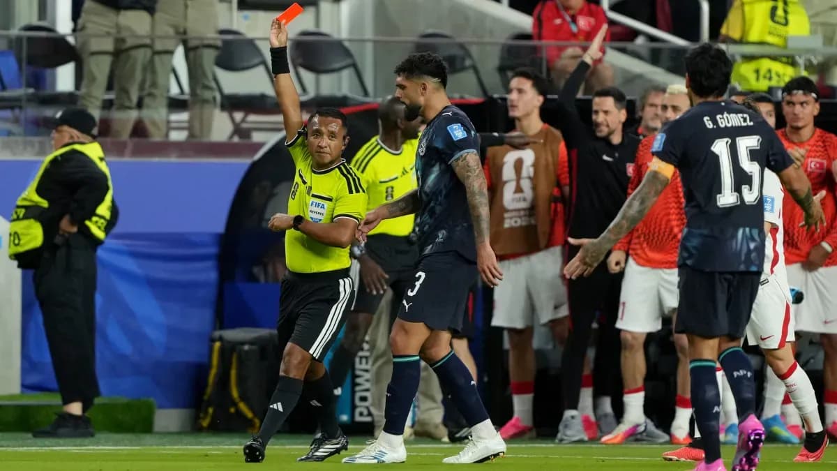¿Por qué cubrirse la boca es tarjeta roja en el Mundial? La polémica que cambió las reglas de FIFA para 2026 ¿Por qué cubrirse la boca es tarjeta roja en el Mundial? La polémica que cambió las reglas de FIFA para 2026