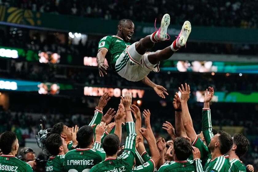 México rompe sequía en eliminatorias del Mundial y vence a Ecuador para avanzar a octavos México rompe sequía en eliminatorias del Mundial y vence a Ecuador para avanzar a octavos