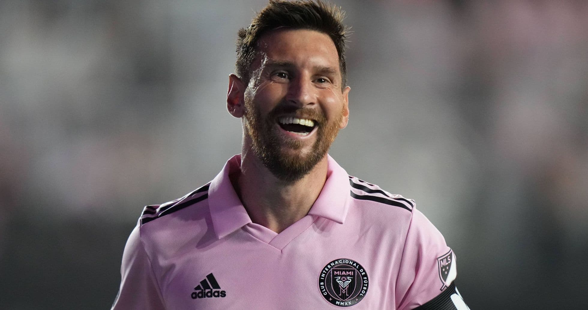 Lionel Messi se prepara para una sorprendente adquisición del club español CD Eldense Lionel Messi se prepara para una sorprendente adquisición del club español CD Eldense