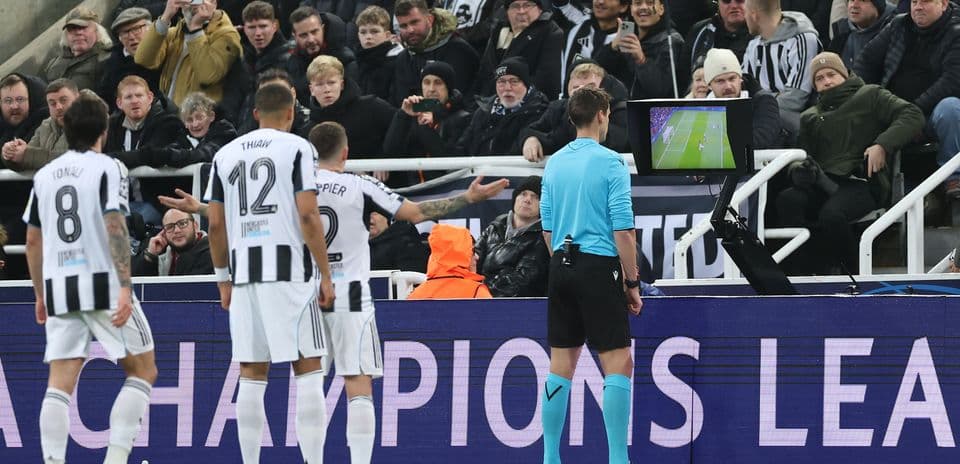 UEFA presenta Clearline, la plataforma que explica las decisiones del VAR en la Champions League UEFA presenta Clearline, la plataforma que explica las decisiones del VAR en la Champions League