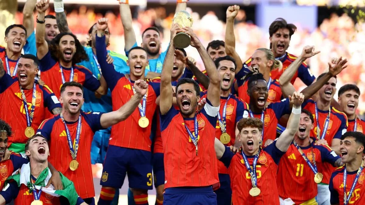 Celebraciones desbordantes en España tras conquistar su segundo título mundial Celebraciones desbordantes en España tras conquistar su segundo título mundial
